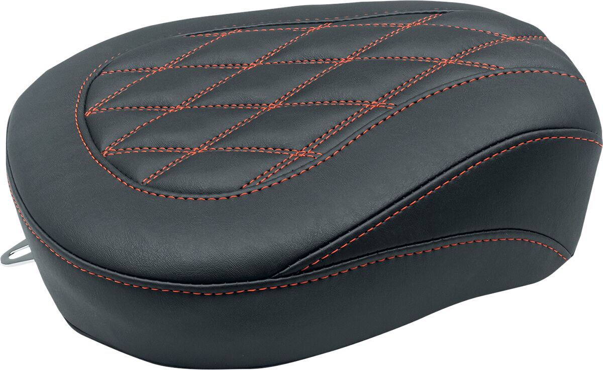 MUSTANG Selle passager Wide Tripper™ pour Harley-Davidson