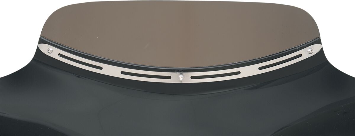 MEMPHIS SHADES Moulure de pare-brise Batwing rainurée en acier inoxydable