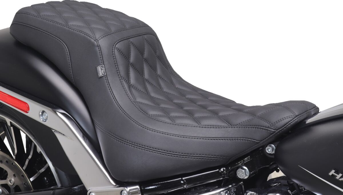 MUSTANG Selle Squareback