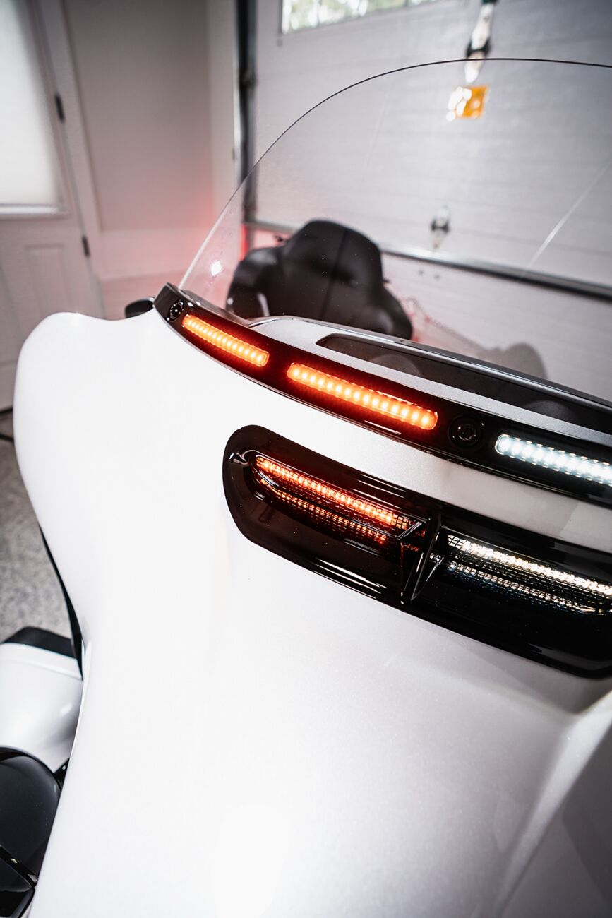 CUSTOM DYNAMICS Genesis 4 Dynamic LED Batwing Windshield Trim