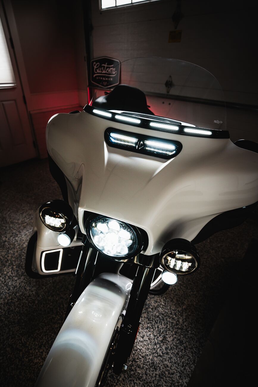 CUSTOM DYNAMICS Genesis 4 Dynamic LED Batwing Windshield Trim