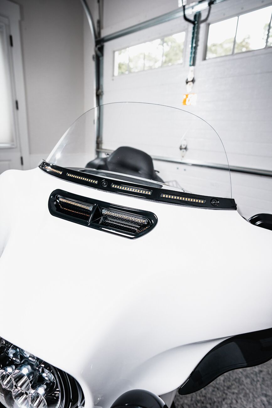 CUSTOM DYNAMICS Genesis 4 Dynamic LED Batwing Windshield Trim