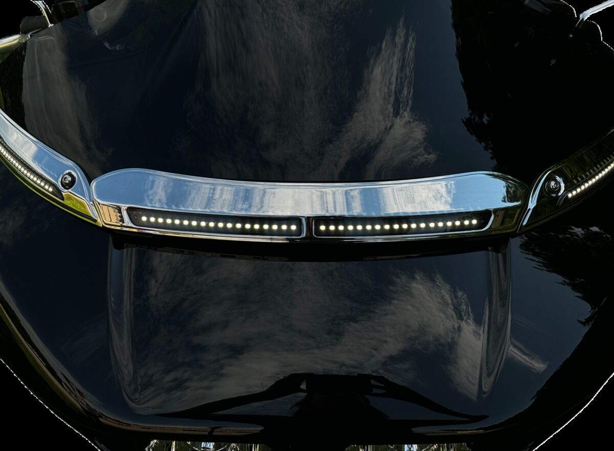 CUSTOM DYNAMICS Windshield Trim