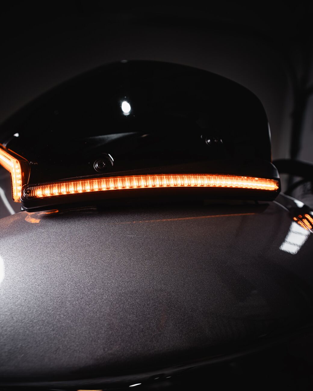 CUSTOM DYNAMICS LED Windshield Trim with Clignotant(s)