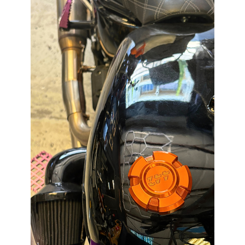 442 PARTS - Bouchon de réservoir Harley-Davidson - Orange Sportster / Dyna / Softail / Touring 97+