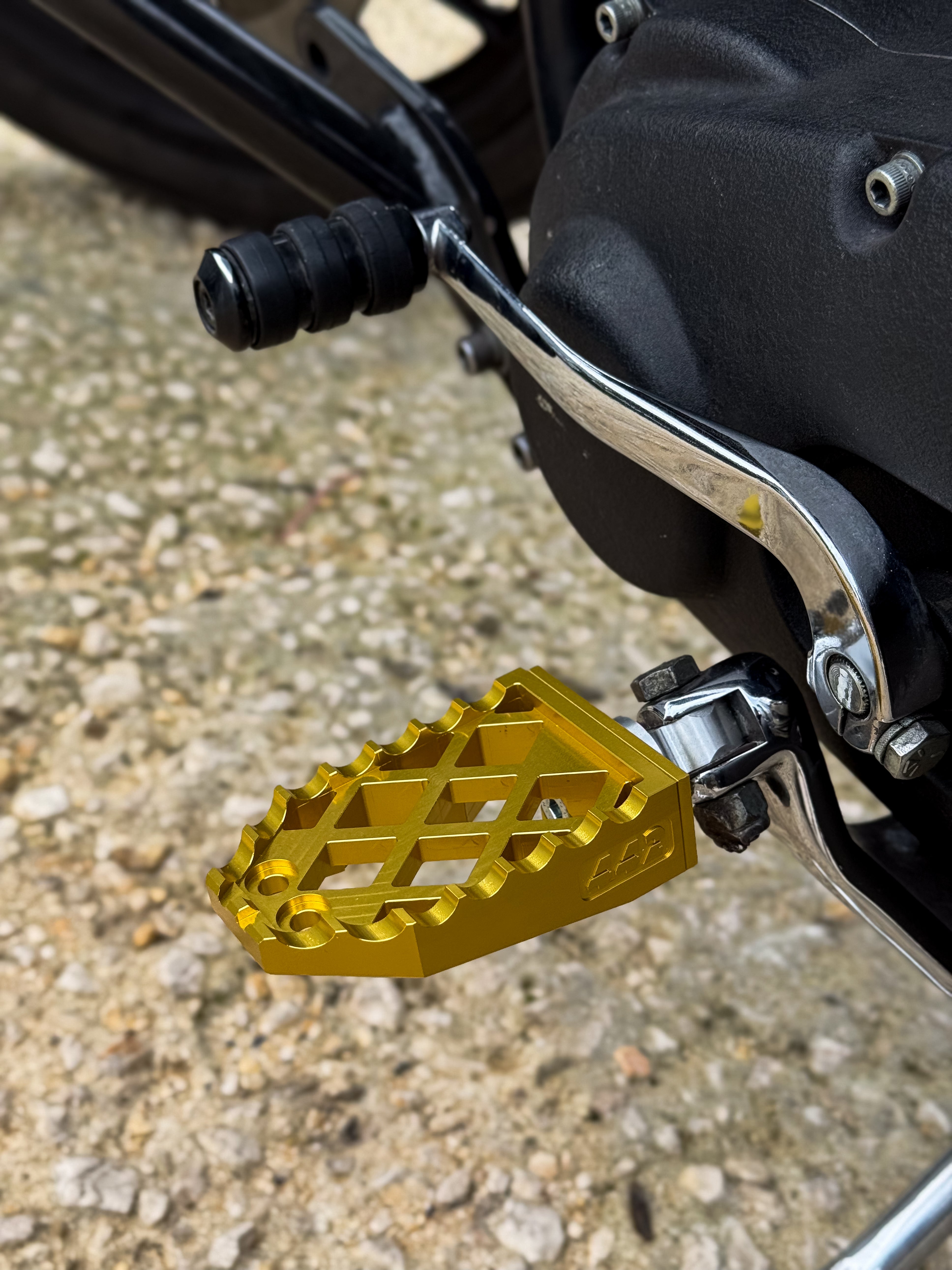 442 PARTS - Repose-pieds OR avec sliders - Toutes Harley-Davidson