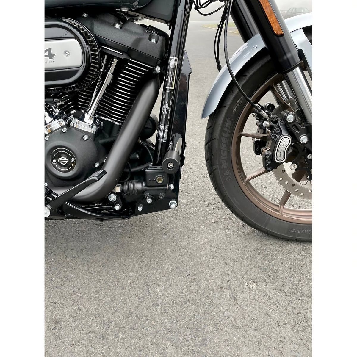 KODLIN - Crash bar club style - noir - commande centrale - Softail M8 18-25