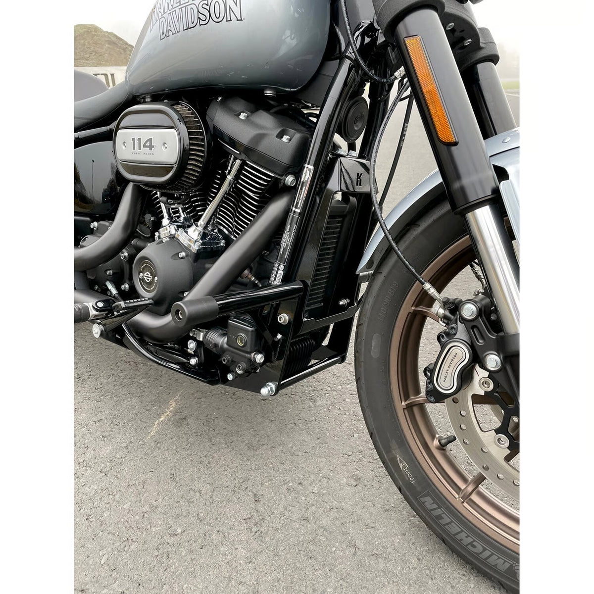 KODLIN - Crash bar club style - noir - commande centrale - Softail M8 18-25