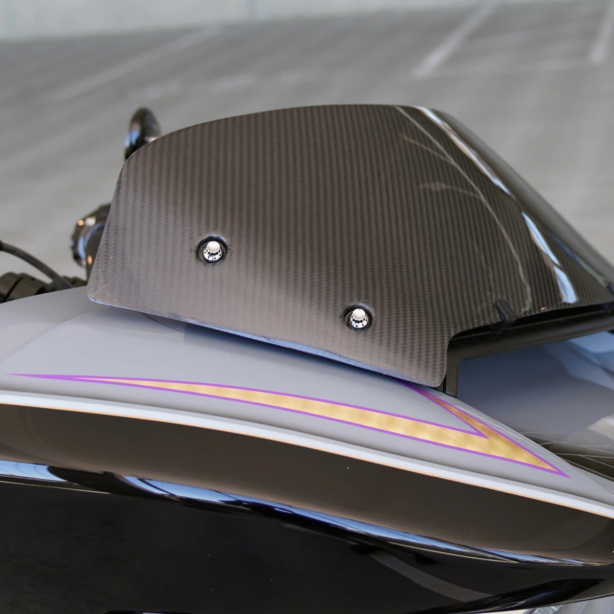 ARLEN NESS - Kit Visserie Pare-Brise Titane 12 Pans - Or / Noir / Poli - Touring Road Glide 15+