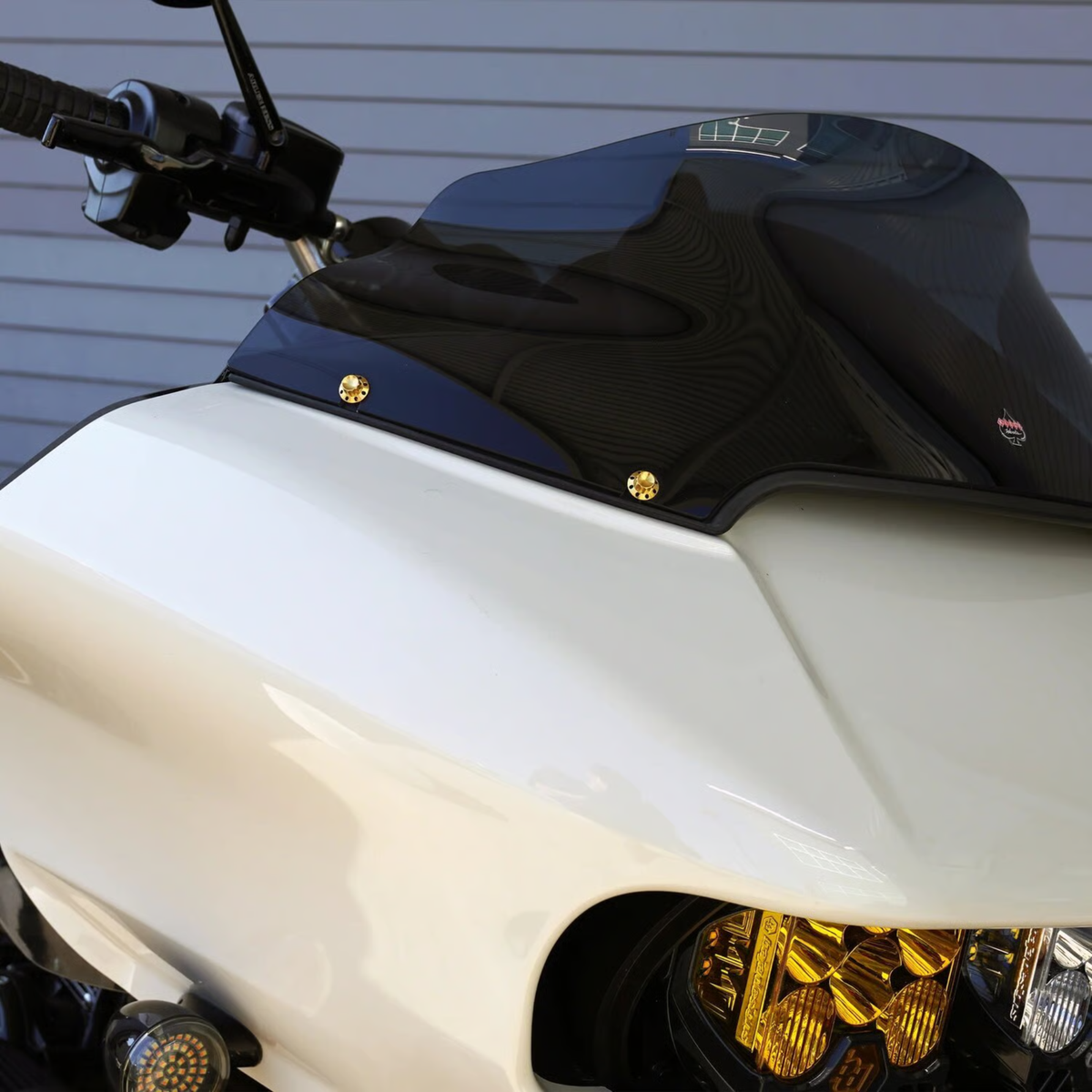 ARLEN NESS - Kit Visserie Pare-Brise Titane 12 Pans - Or / Noir / Poli - Touring Road Glide 15+