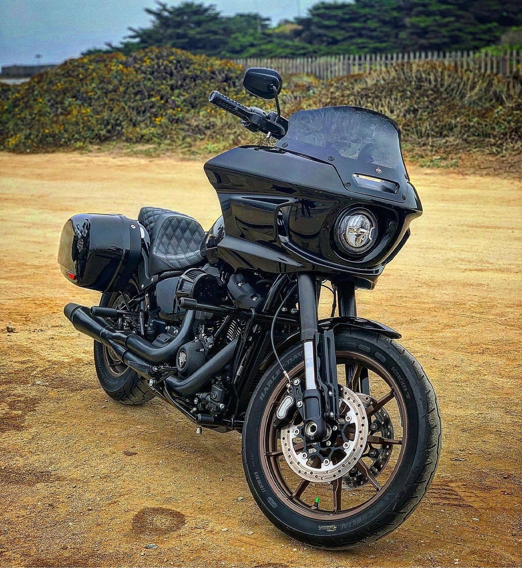 BUNG KING - Crash bar SOFTAIL M8 18-25 - Commandes avancées et médiane