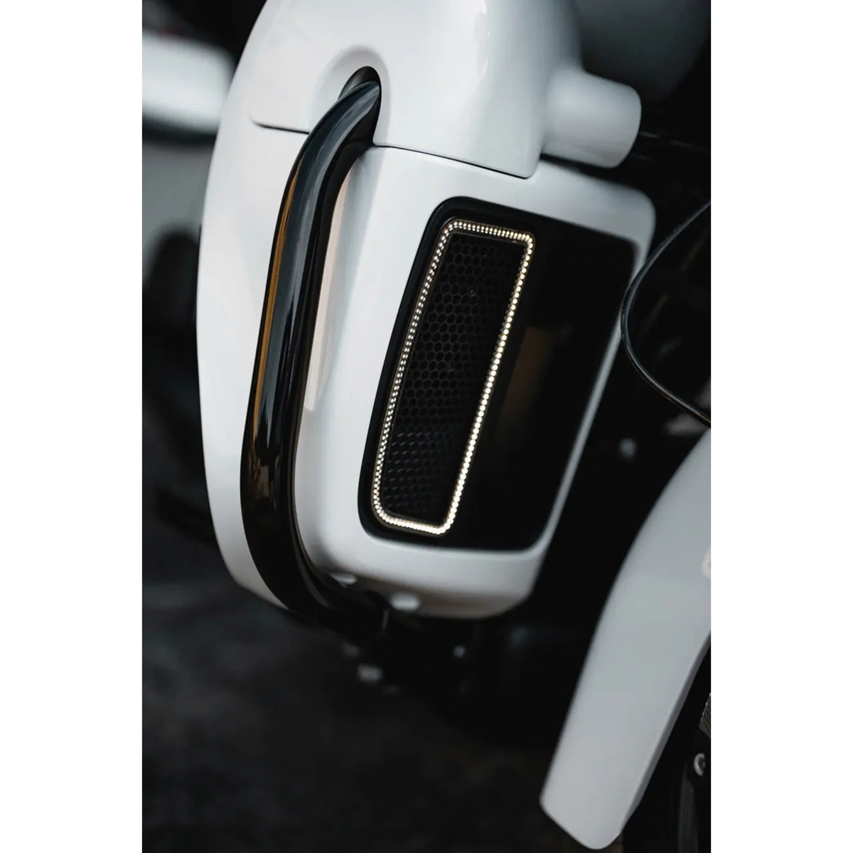 CUSTOM DYNAMICS - Inserts Lumineux de Carénages Inférieurs LED (Blanc/Ambre) - Touring 14+