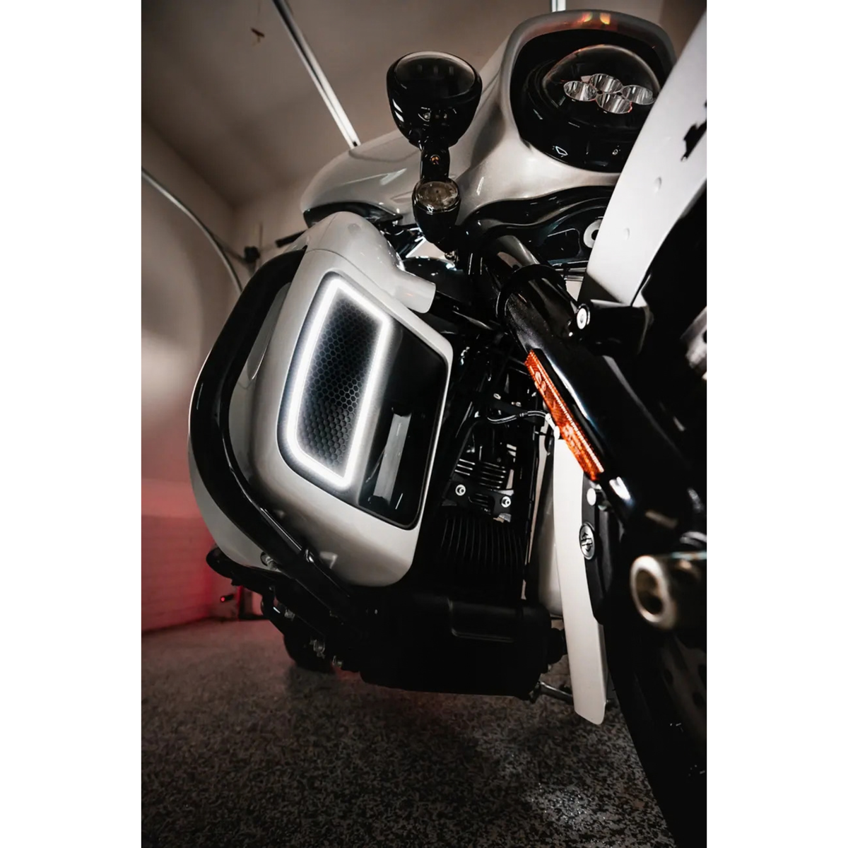 CUSTOM DYNAMICS - Inserts Lumineux de Carénages Inférieurs LED (Blanc/Ambre) - Touring 14+