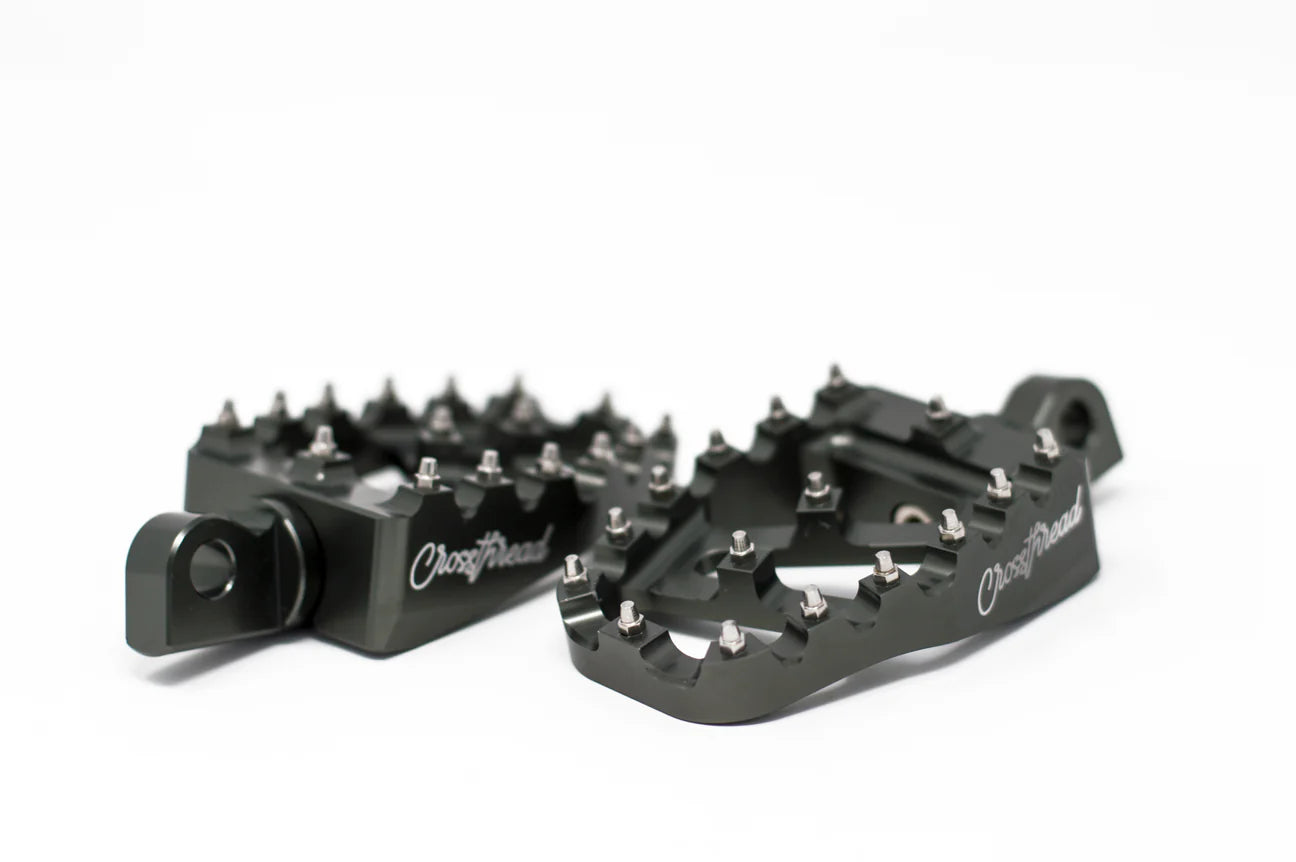 CROSS THREAD PEGS - Repose-pieds anodisé - Toutes Harley-Davidson - 10 couleurs