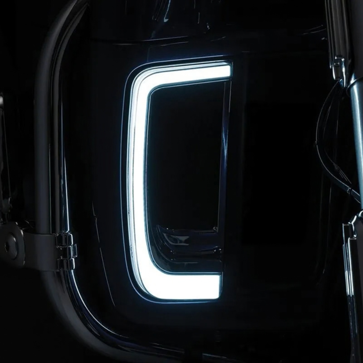 KURYAKYN - Inserts de Grille de Carénage Inférieur LED Tracer - Noir ou Chrome - Touring 14+