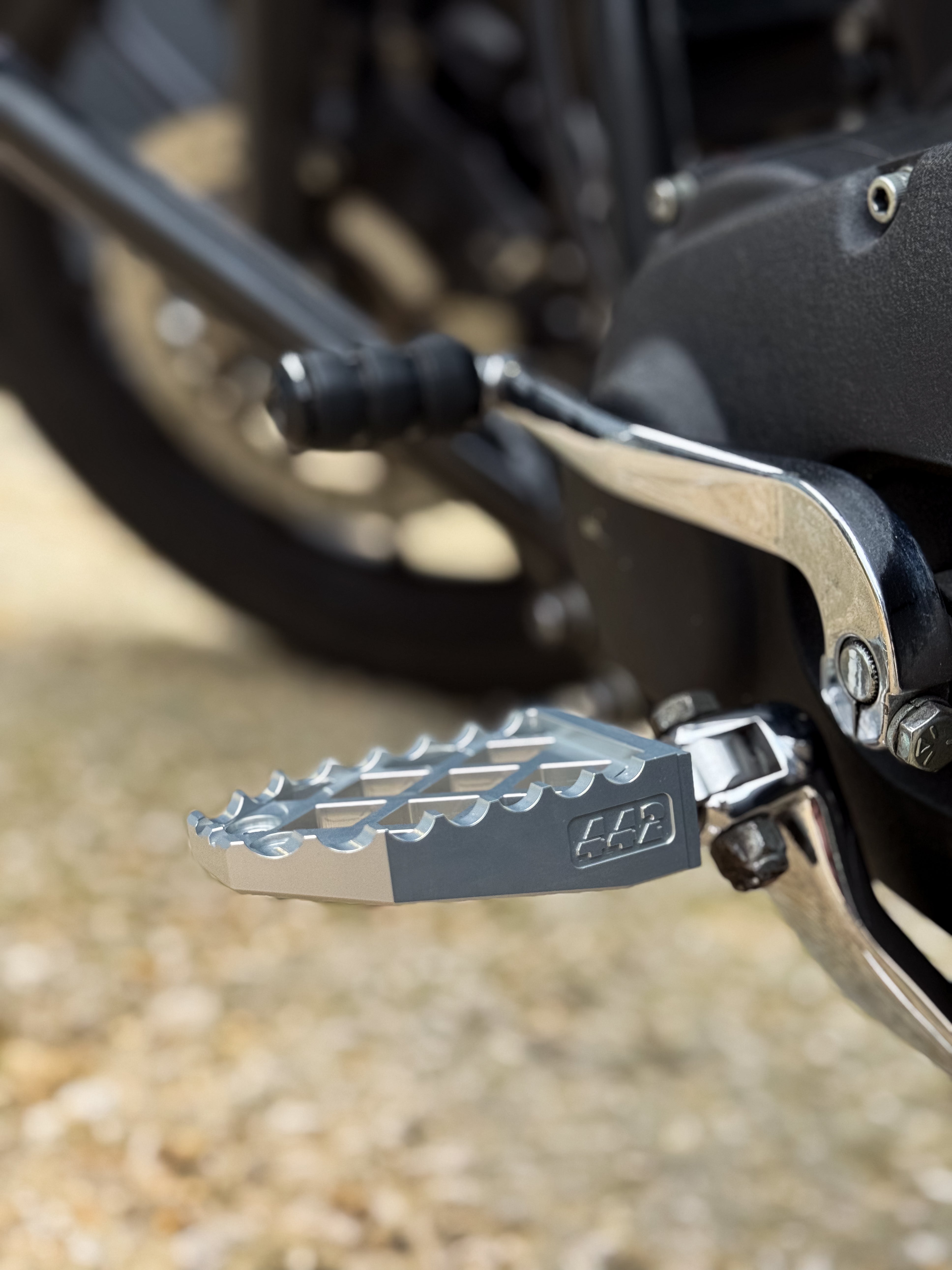 442 PARTS - Repose-pieds ALU avec sliders - Toutes Harley-Davidson