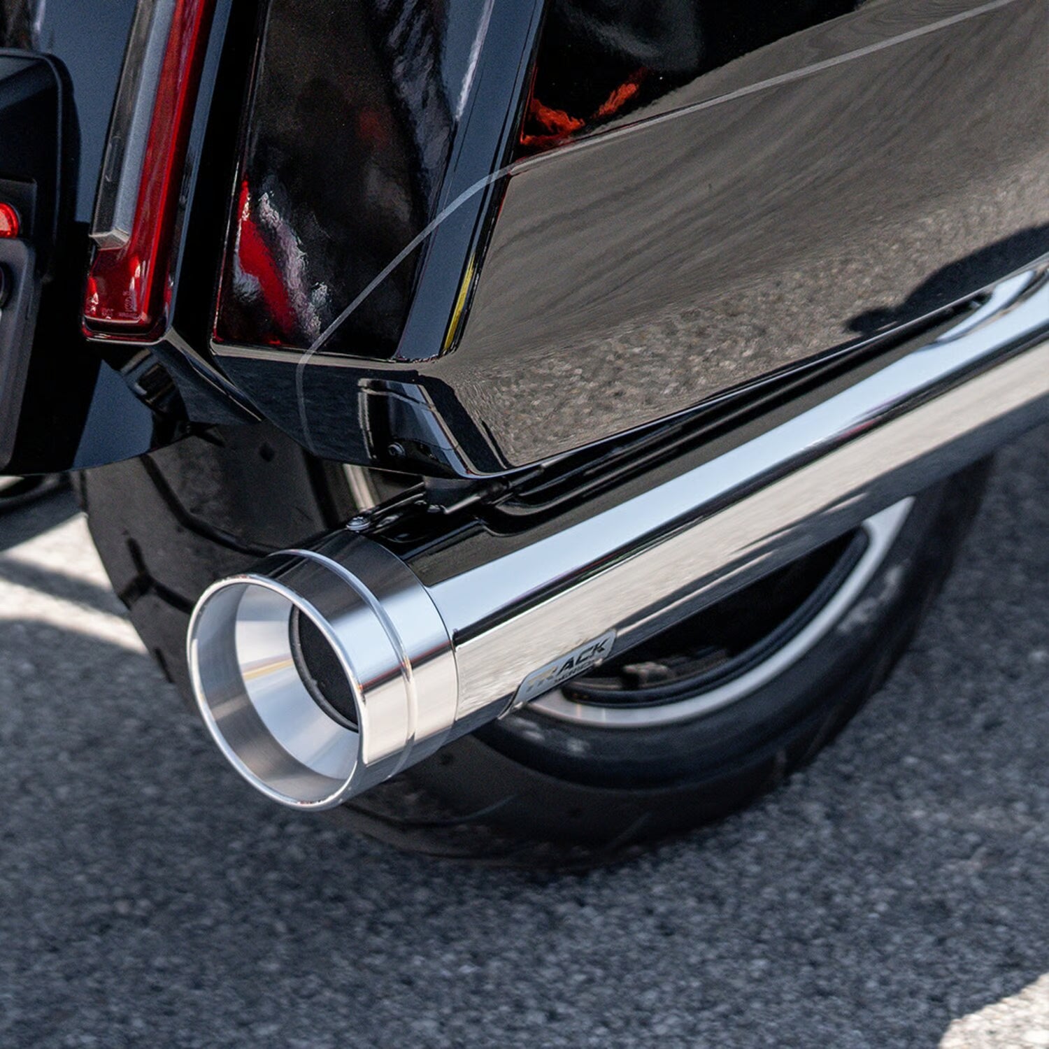 Dr. JEKILL & Mr. HYDE - BIG SHOT Series Silent Exhaust - Touring M8 17-26. - Black or Chrome