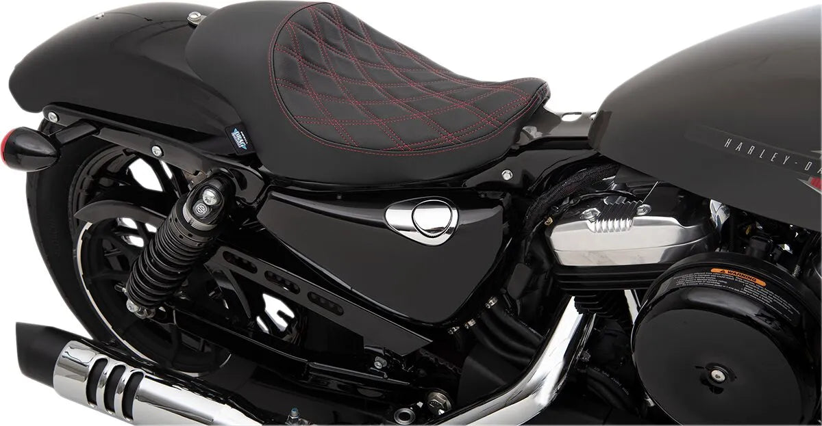 DRAG SPECIALTIES - Selle solo surpiqures rouges - Sportster 04+